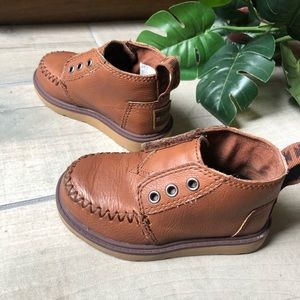 Tom’s chukka boy’s shoes